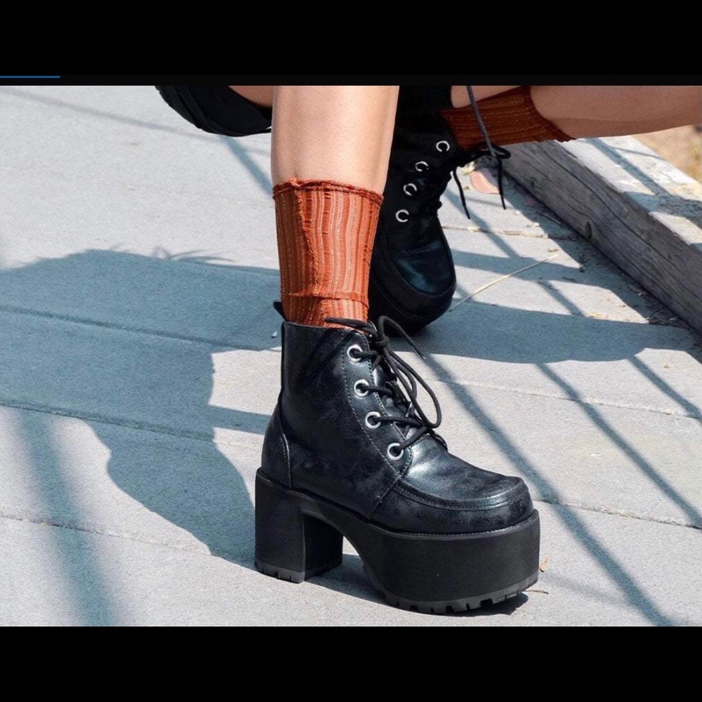Tuk women’s size 10 platform style boots